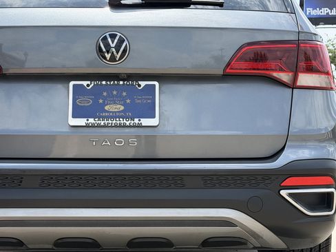 Used 2024 Volkswagen Taos SE w/ Panoramic Sunroof Package FWD image 6