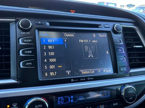 Used 2018 Toyota Highlander XLE image 10