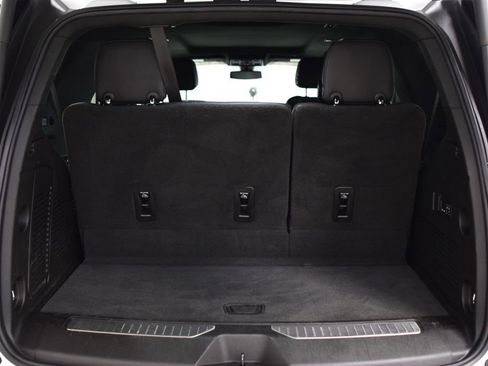 Used 2022 Chevrolet Tahoe Z71 w/ Luxury Package AWD/4WD image 23