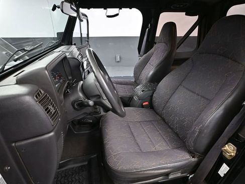 Used 2002 Jeep Wrangler X image 19