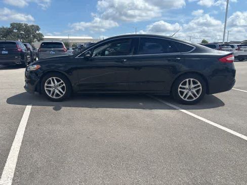 Used 2013 Ford Fusion SE FWD image 2