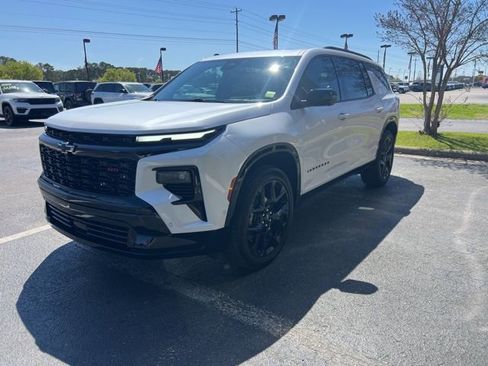 Used 2025 Chevrolet Traverse RS image 4