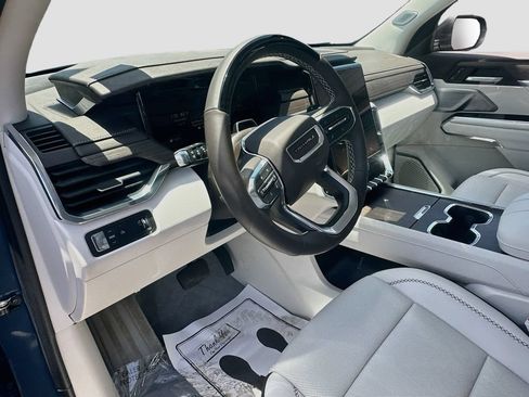 Used 2024 GMC Acadia Denali w/ Super Cruise Package FWD image 9