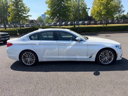 Used 2019 BMW 530e RWD image 9