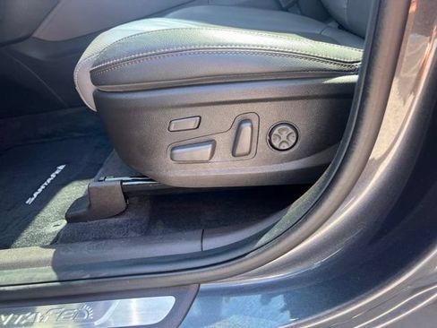 Used 2020 Hyundai Santa Fe Limited AWD/4WD image 16