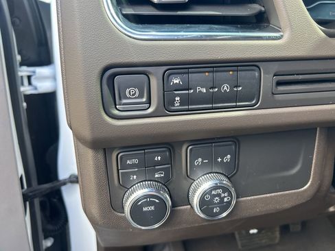 Used 2023 GMC Yukon SLT image 10