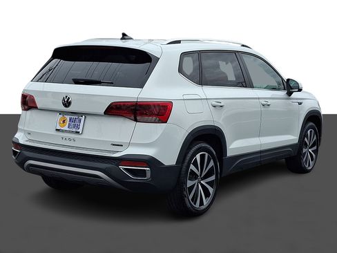 Used 2022 Volkswagen Taos SE w/ Panoramic Sunroof Package image 6