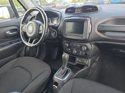 Used 2018 Jeep Renegade Altitude FWD image 16