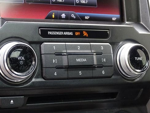 Used 2015 Ford F150 Platinum w/ Equipment Group 701A Luxury AWD/4WD image 39