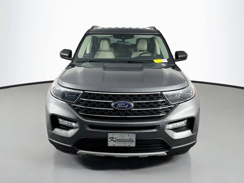 Used 2022 Ford Explorer XLT w/ Equipment Group 202A AWD/4WD image 2