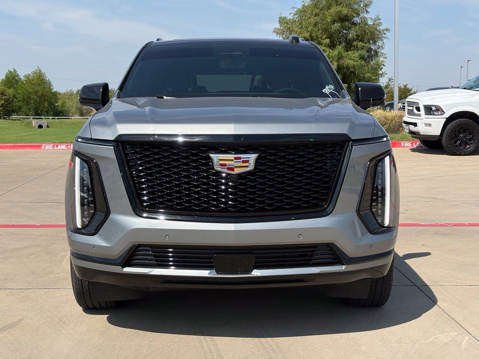 Used 2025 Cadillac Escalade ESV Sport AWD/4WD image 2