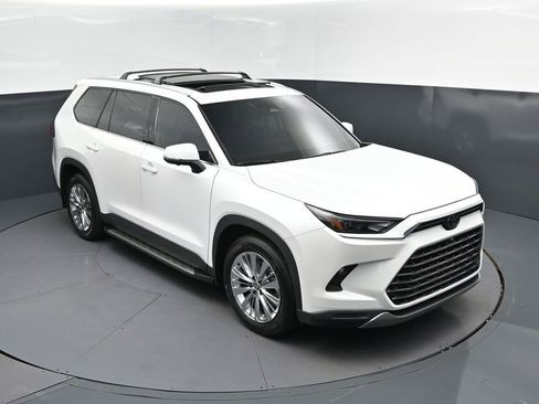 Used 2025 Toyota Grand Highlander AWD image 1