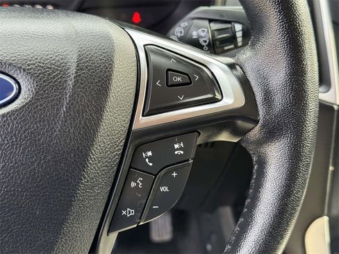 Used 2024 Ford Edge SEL image 11