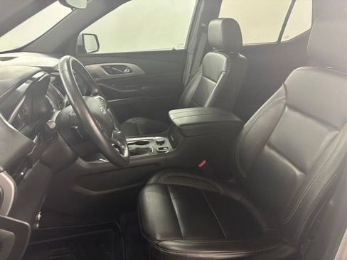 Used 2022 Chevrolet Traverse LT w/ Midnight/Sport Edition FWD image 21