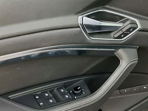 Certified 2022 Audi e-tron Premium w/ Convenience Plus Package image 20