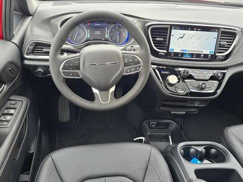 New 2026 Chrysler Pacifica Select image 6