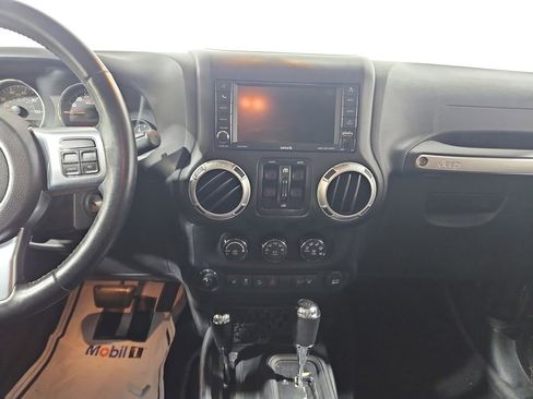 Used 2017 Jeep Wrangler Unlimited Rubicon AWD/4WD image 18