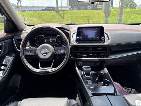 Used 2023 Nissan Rogue SV w/ SV Premium B Package FWD image 17