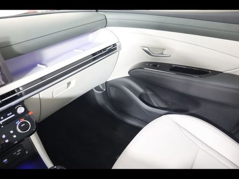 Used 2025 Hyundai Tucson Limited AWD/4WD image 19