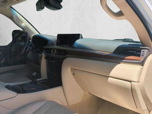 Used 2021 Lexus LX 570 4WD w/ Luxury Package image 27
