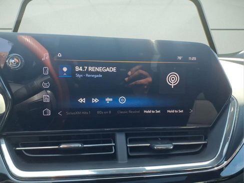 Certified 2024 Chevrolet Trax RS w/ Sunroof Package FWD image 16