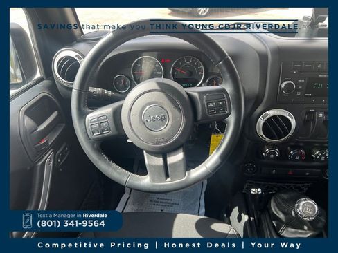 Used 2017 Jeep Wrangler Rubicon w/ Power Convenience Group image 13