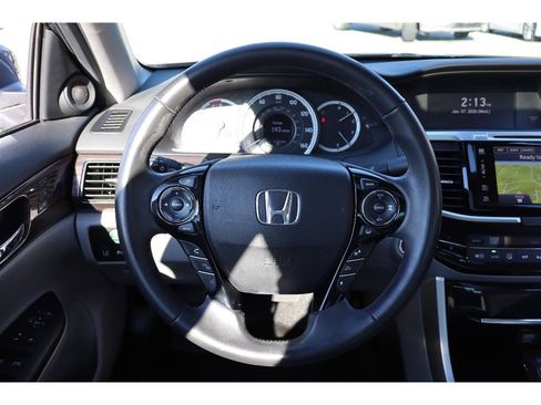 Used 2016 Honda Accord Touring image 10