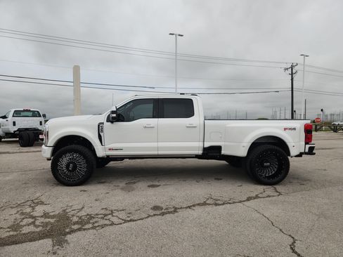 Used 2026 Ford F450 Platinum w/ FX4 Off-Road Package AWD/4WD image 4