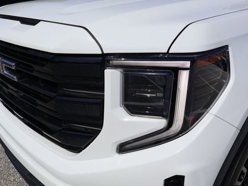 Used 2022 GMC Sierra 1500 Elevation w/ Elevation Premium Package AWD/4WD image 3
