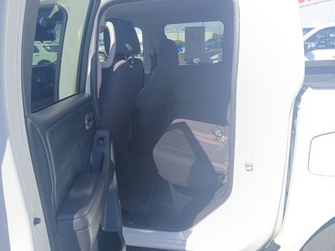 Used 2025 Nissan Frontier S AWD/4WD image 9