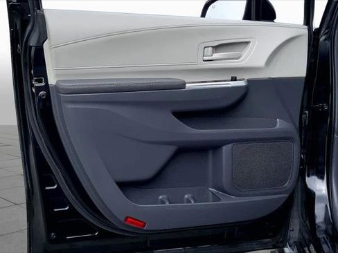 Certified 2024 Toyota Sienna LE FWD image 21