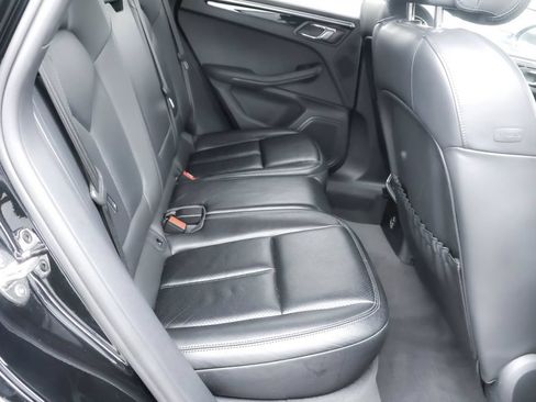 Used 2023 Porsche Macan AWD/4WD image 28