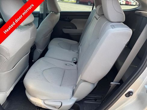 Used 2024 Toyota Highlander LE AWD/4WD image 12