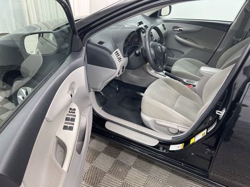 Used 2013 Toyota Corolla LE image 12