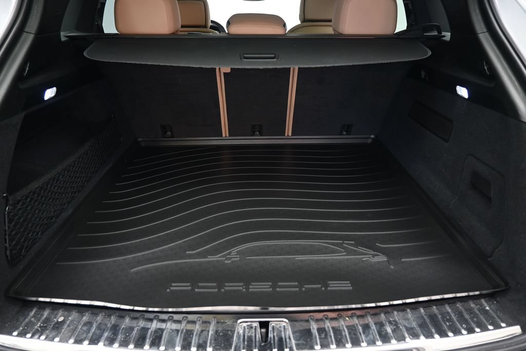 Certified 2022 Porsche Cayenne AWD/4WD image 31