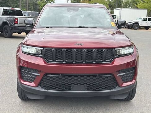 Used 2023 Jeep Grand Cherokee Altitude AWD/4WD image 7