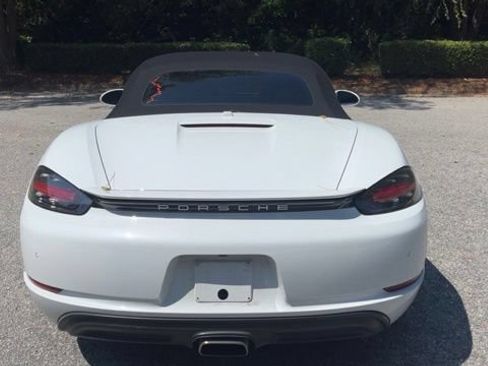 Used 2022 Porsche 718 Boxster RWD image 9
