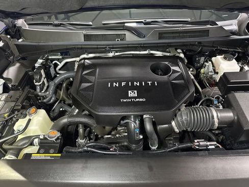 Used 2025 INFINITI QX80 Sensory AWD/4WD image 11