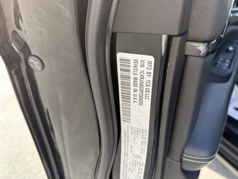 Used 2023 Jeep Grand Cherokee Altitude image 17