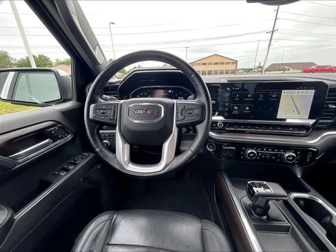 Used 2022 GMC Sierra 1500 SLT w/ SLT Premium Plus Package AWD/4WD image 9