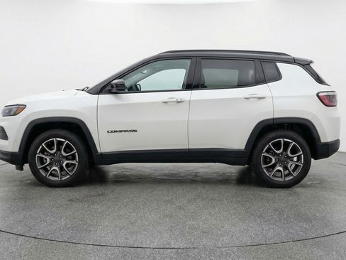 Used 2025 Jeep Compass Trailhawk AWD/4WD image 5