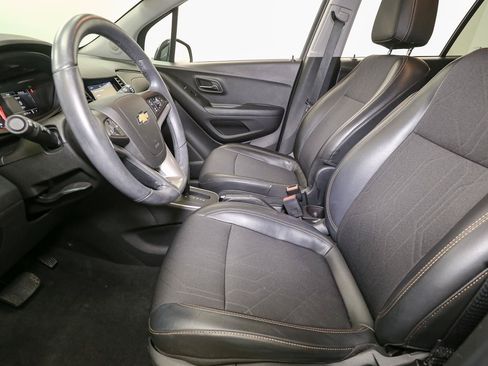 Used 2018 Chevrolet Trax LT w/ LT Convenience Package AWD/4WD image 37