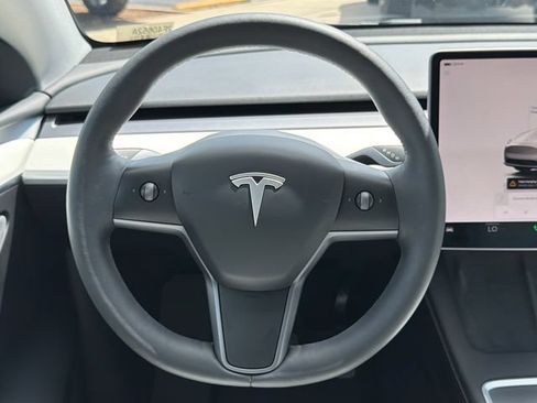 Used 2023 Tesla Model Y Long Range AWD/4WD image 24