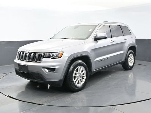 Used 2020 Jeep Grand Cherokee Laredo image 1
