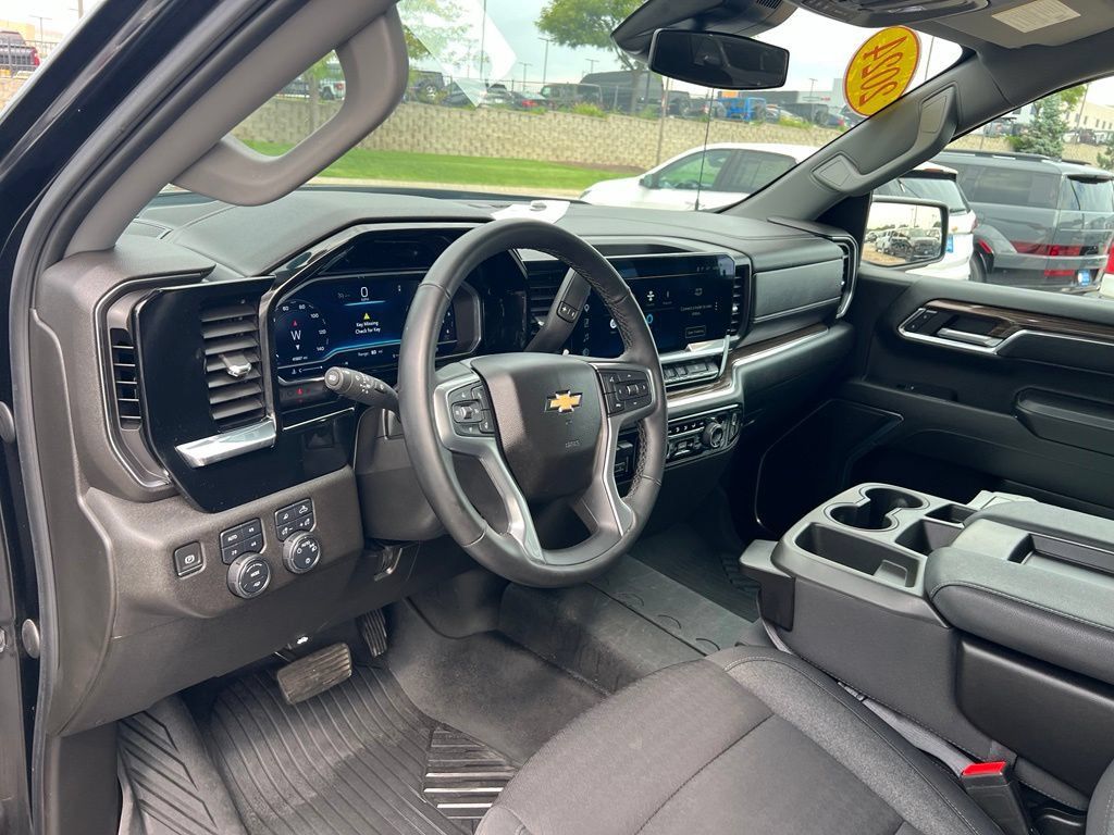 Used 2024 Chevrolet Silverado 1500 LT AWD/4WD image 18
