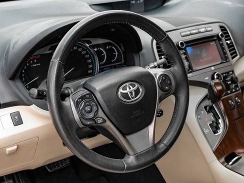 Used 2013 Toyota Venza XLE w/ XLE Premium Pkg FWD image 19