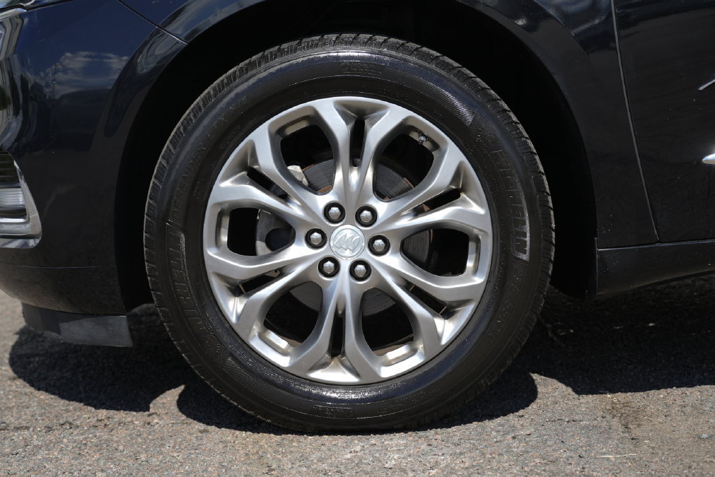 Used 2020 Buick Enclave Avenir w/ Avenir Technology Package AWD/4WD image 11