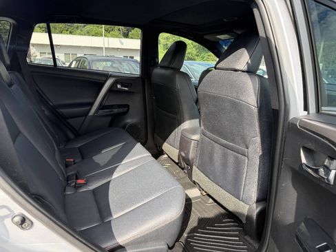 Used 2016 Toyota RAV4 SE FWD image 14