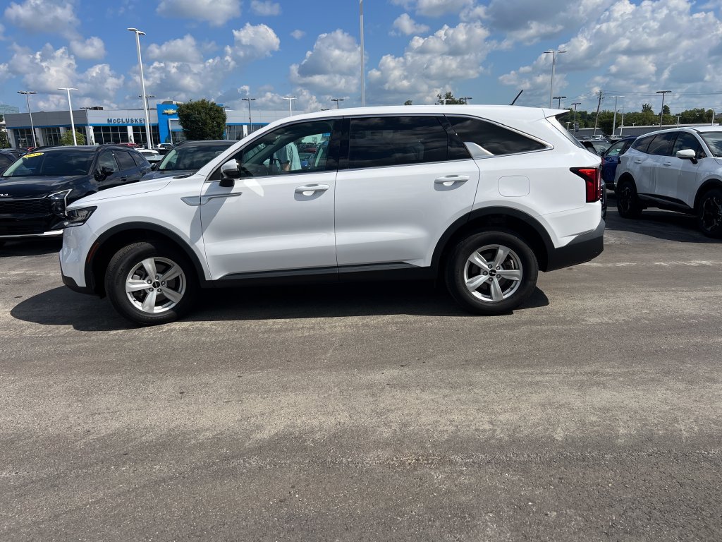 Certified 2023 Kia Sorento LX AWD/4WD image 7