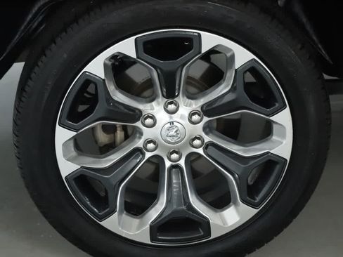 Used 2023 RAM 1500 Limited AWD/4WD image 12